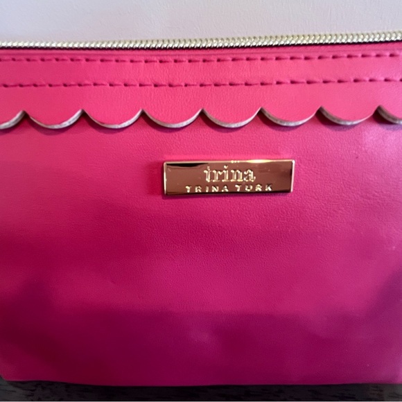 Trina Turk - Scalloped Bright Pink Cosmetics Pouch Makeup Bag Toiletry Bag - EUC - Picture 2 of 11